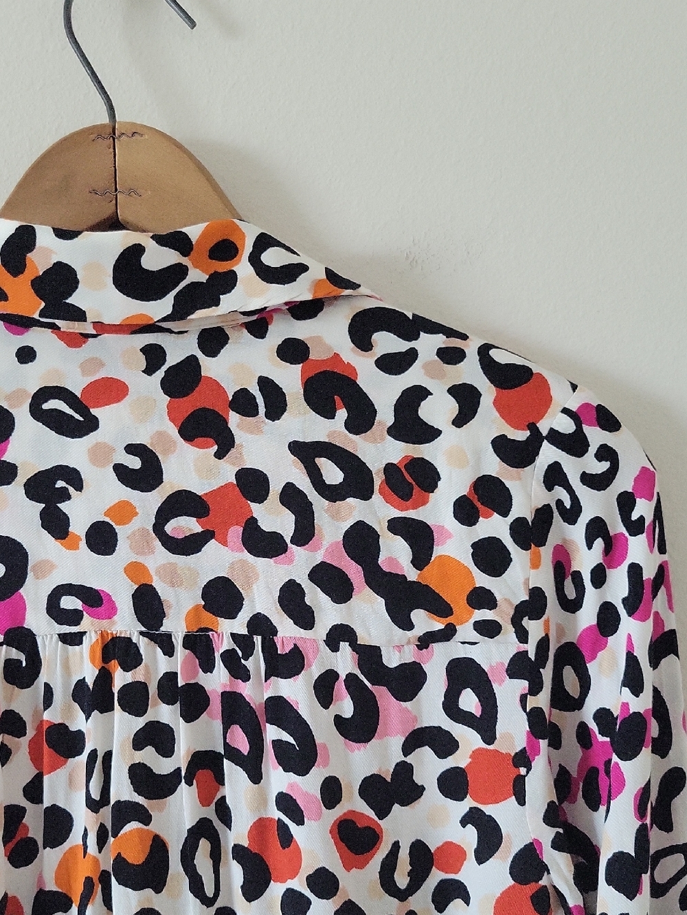 Chico's Long Sleeve Colorful Animal Print Button Down Rayon Shirt Size Small - Picture 4 of 6